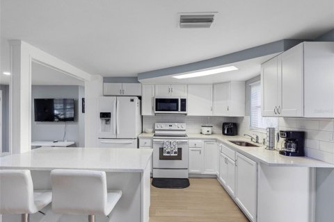 House in Holiday, Florida 3 bedrooms, 126.53 sq.m. № 2107296 - photo 5