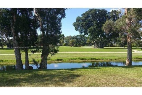 Condominio en alquiler en Pembroke Pines, Florida, 2 dormitorios, 74.88 m2 № 1931232 - foto 14