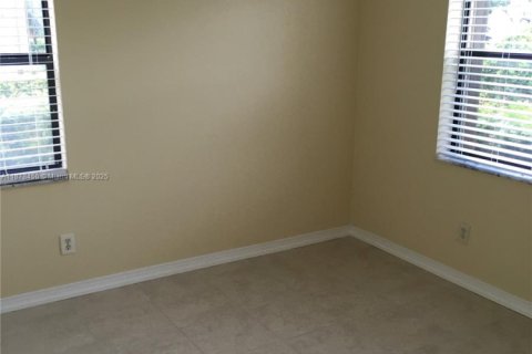 Copropriété à louer à Pembroke Pines, Floride: 2 chambres, 74.88 m2 № 1931232 - photo 9