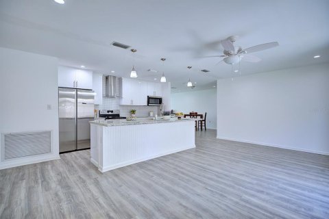 House in Lake Placid, Florida 3 bedrooms, 178.37 sq.m. № 1755096 - photo 11