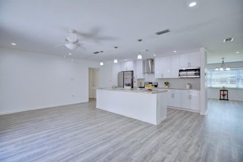 House in Lake Placid, Florida 3 bedrooms, 178.37 sq.m. № 1755096 - photo 10