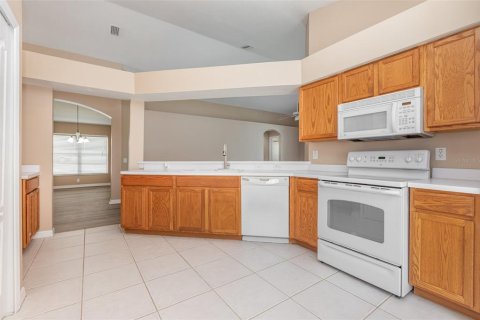 House in Gibsonton, Florida 4 bedrooms, 165.37 sq.m. № 1883105 - photo 10