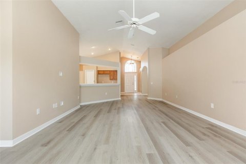 House in Gibsonton, Florida 4 bedrooms, 165.37 sq.m. № 1883105 - photo 6