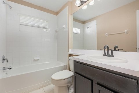 House in Gibsonton, Florida 4 bedrooms, 165.37 sq.m. № 1883105 - photo 24