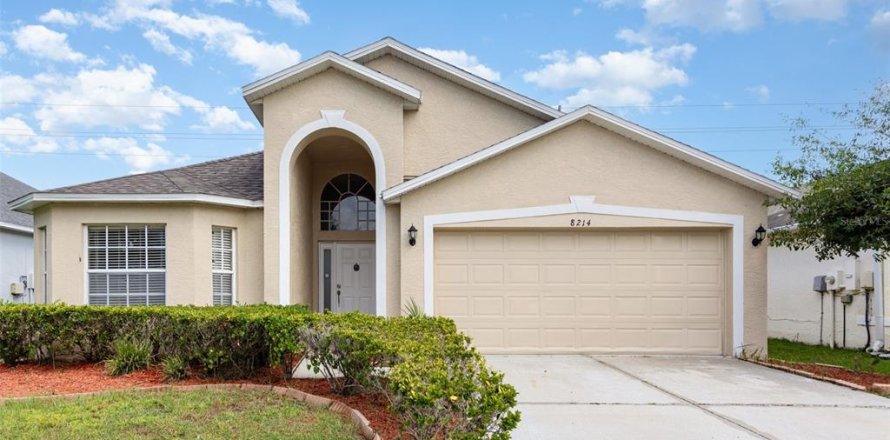 House in Gibsonton, Florida 4 bedrooms, 165.37 sq.m. № 1883105