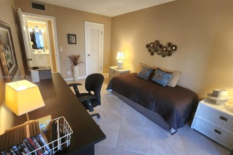 Condo in Deerfield Beach, Florida, 2 bedrooms  № 1763815 - photo 14