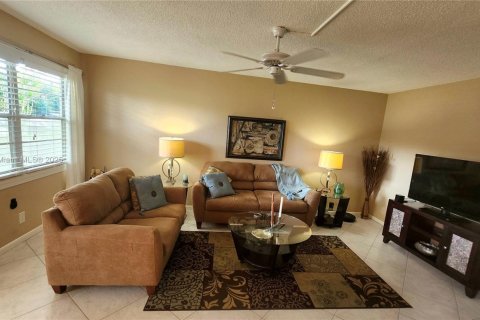 Condo in Deerfield Beach, Florida, 2 bedrooms  № 1763815 - photo 2