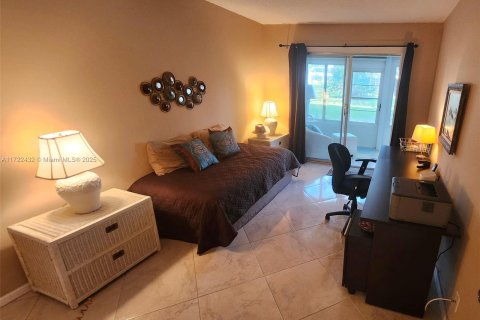 Condo in Deerfield Beach, Florida, 2 bedrooms  № 1763815 - photo 15