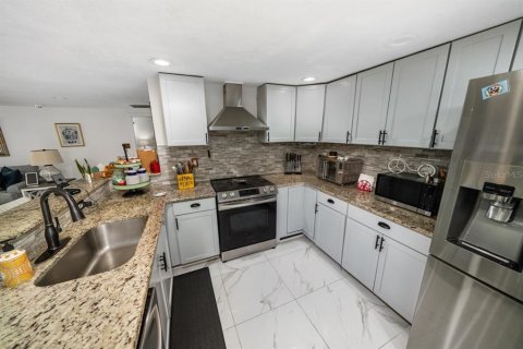 Villa ou maison à vendre à Holiday, Floride: 5 chambres, 197.14 m2 № 2148316 - photo 7