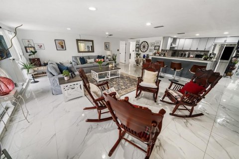 Villa ou maison à vendre à Holiday, Floride: 5 chambres, 197.14 m2 № 2148316 - photo 2