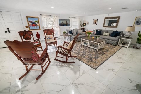Villa ou maison à vendre à Holiday, Floride: 5 chambres, 197.14 m2 № 2148316 - photo 3