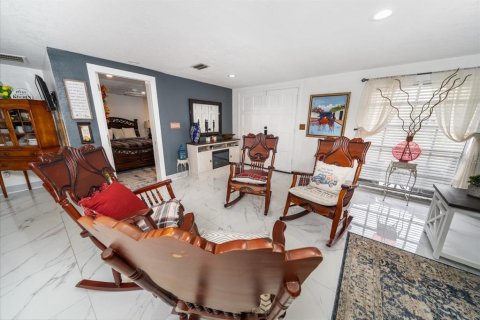 Villa ou maison à vendre à Holiday, Floride: 5 chambres, 197.14 m2 № 2148316 - photo 6