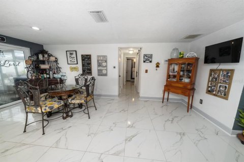 Villa ou maison à vendre à Holiday, Floride: 5 chambres, 197.14 m2 № 2148316 - photo 5