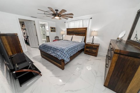 Villa ou maison à vendre à Holiday, Floride: 5 chambres, 197.14 m2 № 2148316 - photo 13