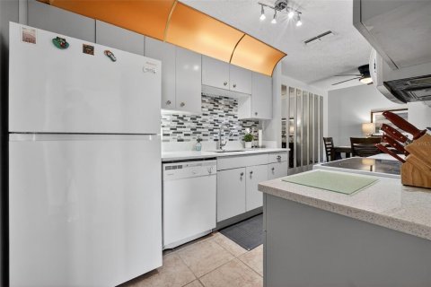 Copropriété à vendre à Daytona Beach, Floride: 2 chambres, 99.41 m2 № 2099040 - photo 7