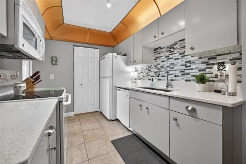 Copropriété à vendre à Daytona Beach, Floride: 2 chambres, 99.41 m2 № 2099040 - photo 2