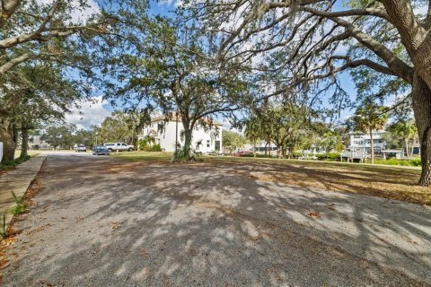 Terreno en venta en New Port Richey, Florida № 1723699 - foto 12