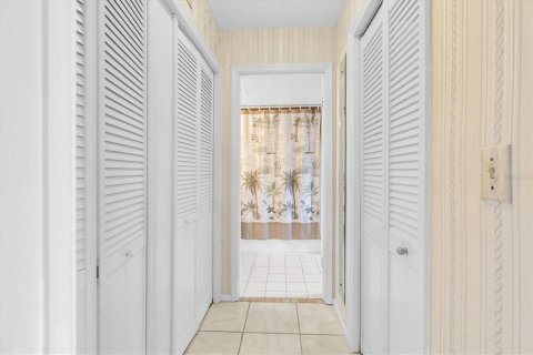 Condo in Saint Petersburg, Florida, 2 bedrooms  № 1800336 - photo 23