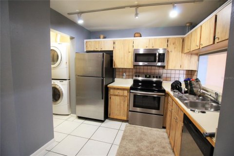 Condo in Orlando, Florida, 2 bedrooms № 2205105 - photo 3