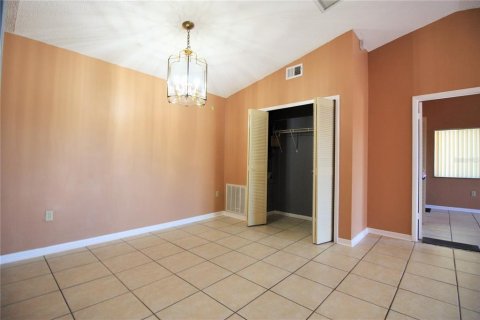 Condo in Orlando, Florida, 2 bedrooms № 2205105 - photo 9