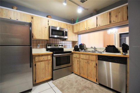 Condo in Orlando, Florida, 2 bedrooms № 2205105 - photo 5