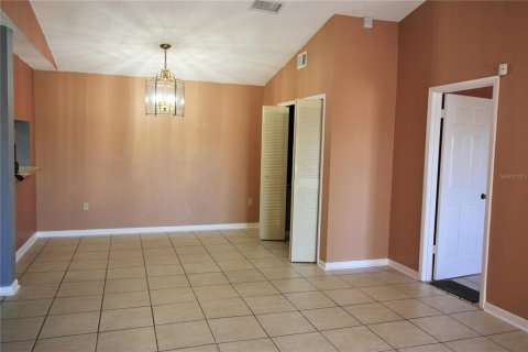 Condo in Orlando, Florida, 2 bedrooms № 2205105 - photo 10