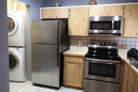Condo in Orlando, Florida, 2 bedrooms № 2205105 - photo 4