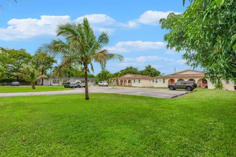 Immobilier commercial à vendre à Dania Beach, Floride: 558.53 m2 № 2246948 - photo 4