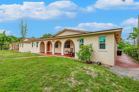 Immobilier commercial à vendre à Dania Beach, Floride: 558.53 m2 № 2246948 - photo 2
