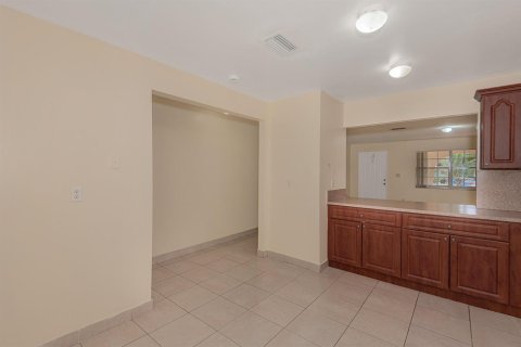Immobilier commercial à vendre à Dania Beach, Floride: 558.53 m2 № 2246948 - photo 8