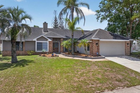 House in Oviedo, Florida 4 bedrooms, 214.79 sq.m. № 2149975 - photo 2
