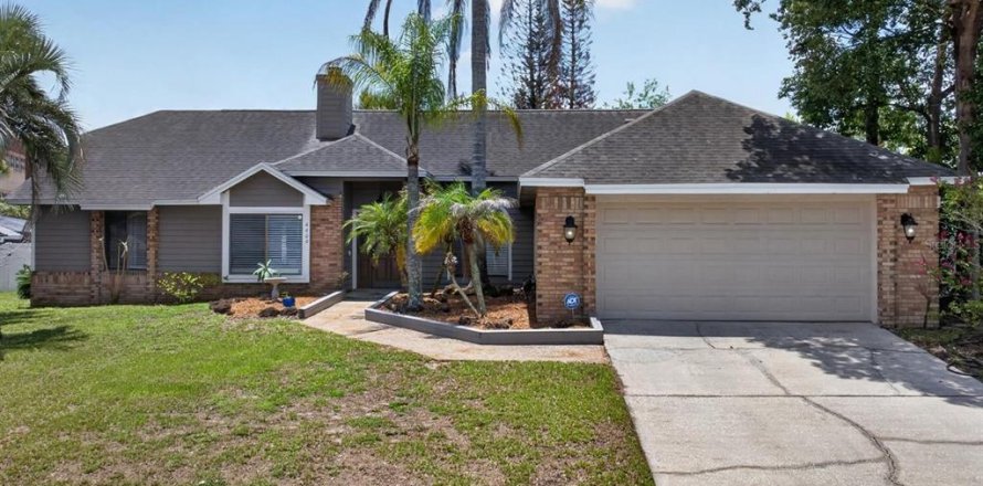 House in Oviedo, Florida 4 bedrooms, 214.79 sq.m. № 2149975