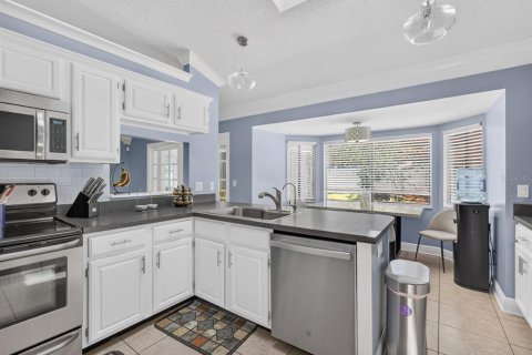 House in Oviedo, Florida 4 bedrooms, 214.79 sq.m. № 2149975 - photo 11