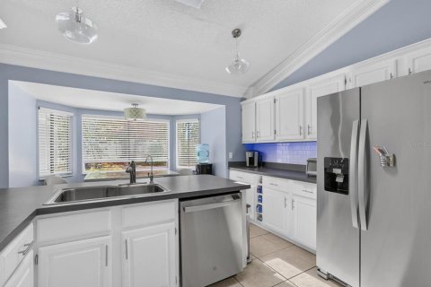 House in Oviedo, Florida 4 bedrooms, 214.79 sq.m. № 2149975 - photo 12