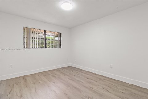 Touwnhouse à vendre à Miami, Floride: 3 chambres, 149.57 m2 № 1925085 - photo 18