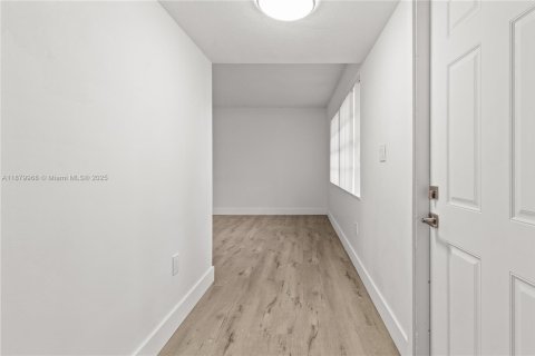 Touwnhouse à vendre à Miami, Floride: 3 chambres, 149.57 m2 № 1925085 - photo 2