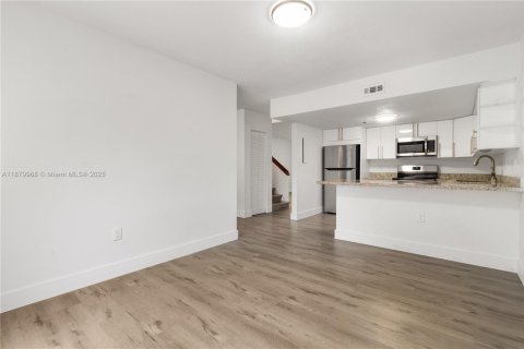 Touwnhouse à vendre à Miami, Floride: 3 chambres, 149.57 m2 № 1925085 - photo 12