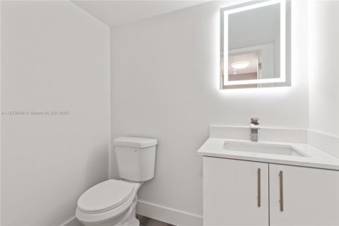 Touwnhouse à vendre à Miami, Floride: 3 chambres, 149.57 m2 № 1925085 - photo 8