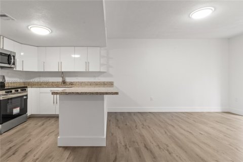 Touwnhouse à vendre à Miami, Floride: 3 chambres, 149.57 m2 № 1925085 - photo 9