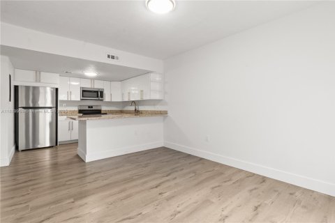 Touwnhouse à vendre à Miami, Floride: 3 chambres, 149.57 m2 № 1925085 - photo 11