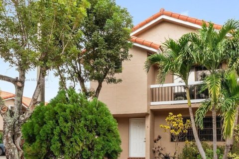 Touwnhouse à vendre à Miami, Floride: 3 chambres, 149.57 m2 № 1925085 - photo 1