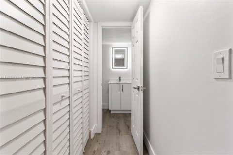 Touwnhouse à vendre à Miami, Floride: 3 chambres, 149.57 m2 № 1925085 - photo 6