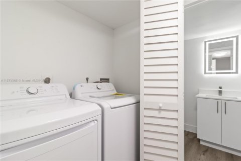 Touwnhouse à vendre à Miami, Floride: 3 chambres, 149.57 m2 № 1925085 - photo 7