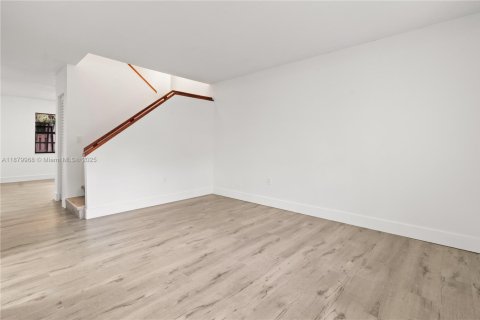 Touwnhouse à vendre à Miami, Floride: 3 chambres, 149.57 m2 № 1925085 - photo 3
