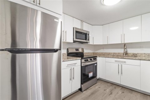 Touwnhouse à vendre à Miami, Floride: 3 chambres, 149.57 m2 № 1925085 - photo 10