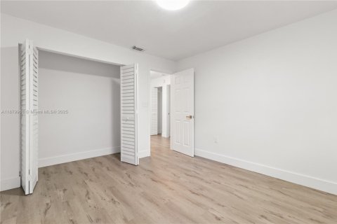 Touwnhouse à vendre à Miami, Floride: 3 chambres, 149.57 m2 № 1925085 - photo 17