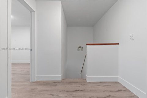 Touwnhouse à vendre à Miami, Floride: 3 chambres, 149.57 m2 № 1925085 - photo 15