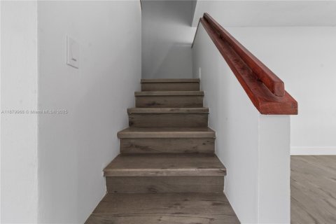 Touwnhouse à vendre à Miami, Floride: 3 chambres, 149.57 m2 № 1925085 - photo 14