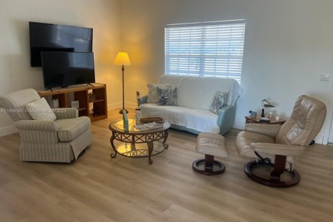 House in Port Charlotte, Florida 2 bedrooms, 91.79 sq.m. № 2038951 - photo 14