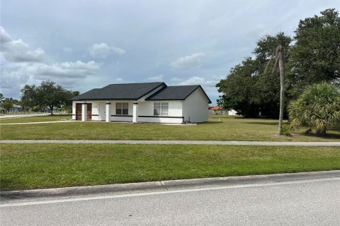 House in Port Charlotte, Florida 2 bedrooms, 91.79 sq.m. № 2038951 - photo 18